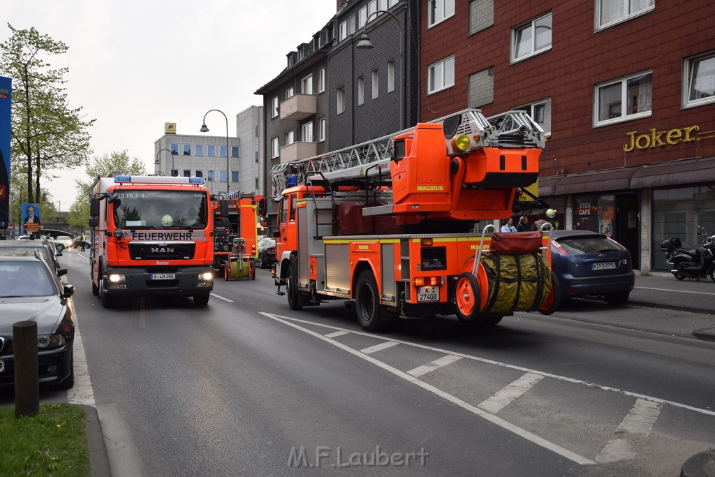 Feuer 1 Koeln Hoehenberg Olpenerstr P26.JPG - Miklos Laubert